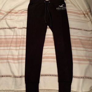 Hollister joggers